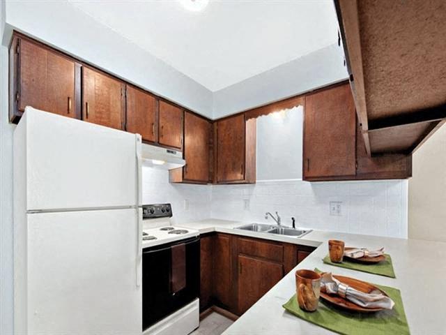 http://cdn.rentcafe.com/dmslivecafe/3/728544/MI _Lansing_AutumnRidgeApartments_p0735433_22_22_1_PhotoGalleryNew.jpg